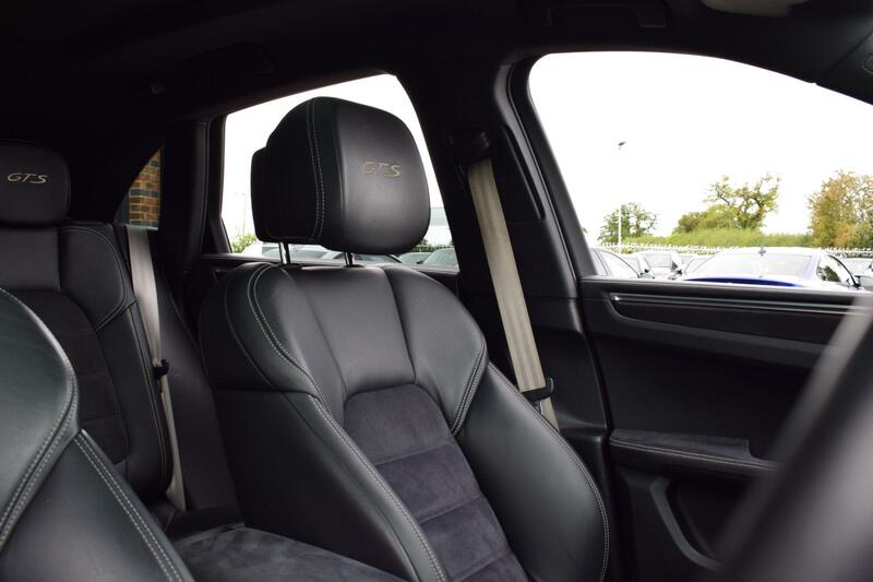 Porsche Macan view 5