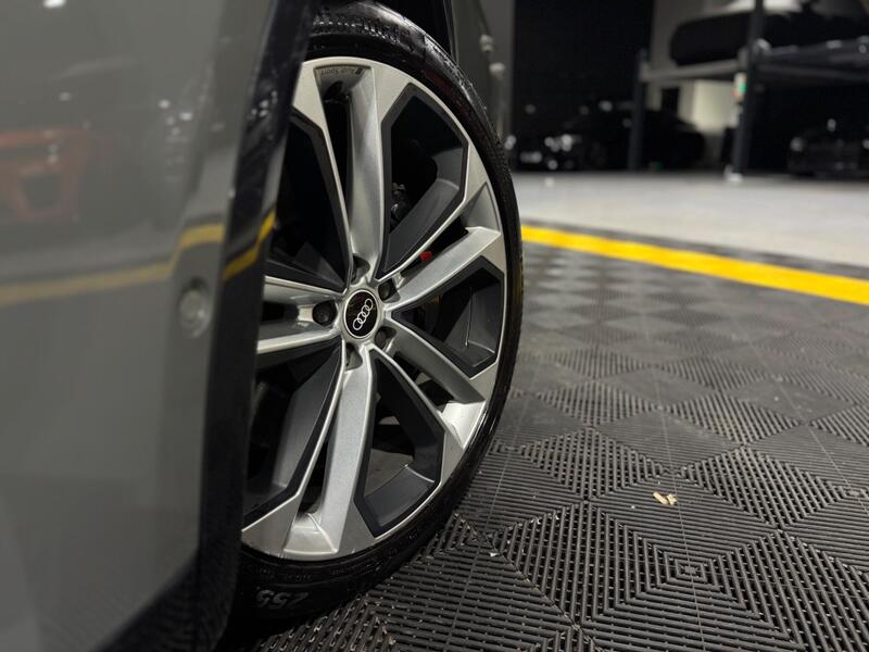 Audi Audi SQ5 view 2