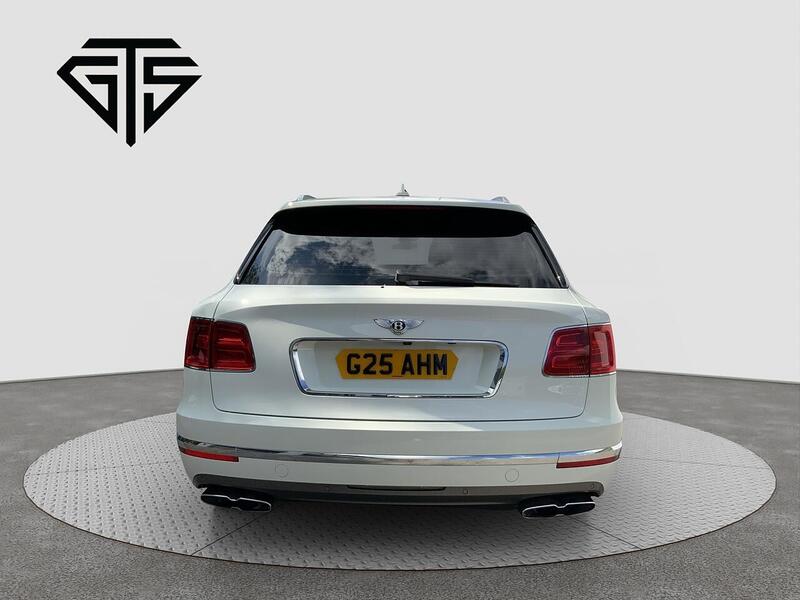 Bentley Bentayga view 4