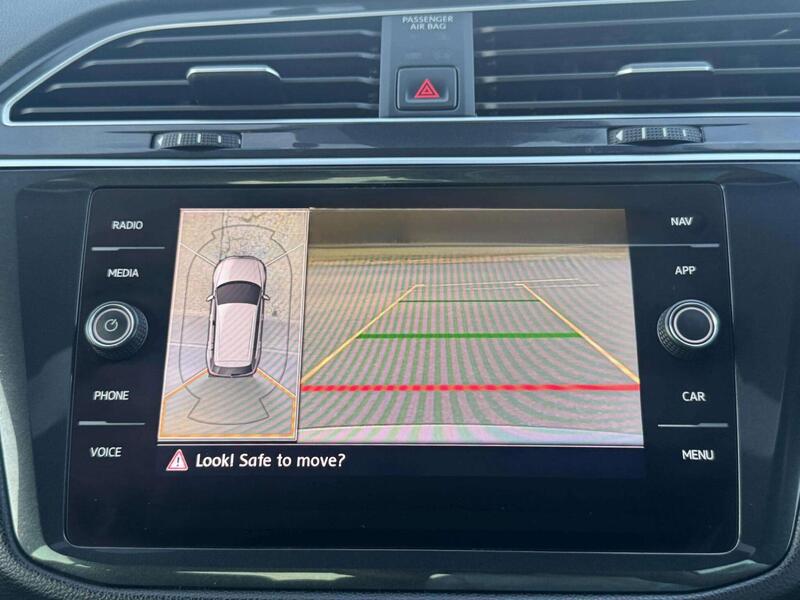 Volkswagen Tiguan view 6