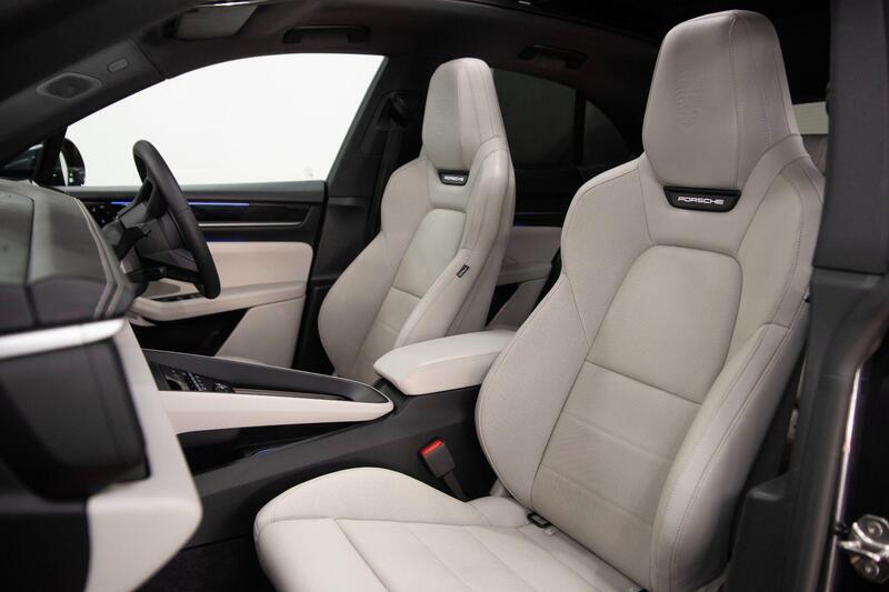 Porsche Macan view 4