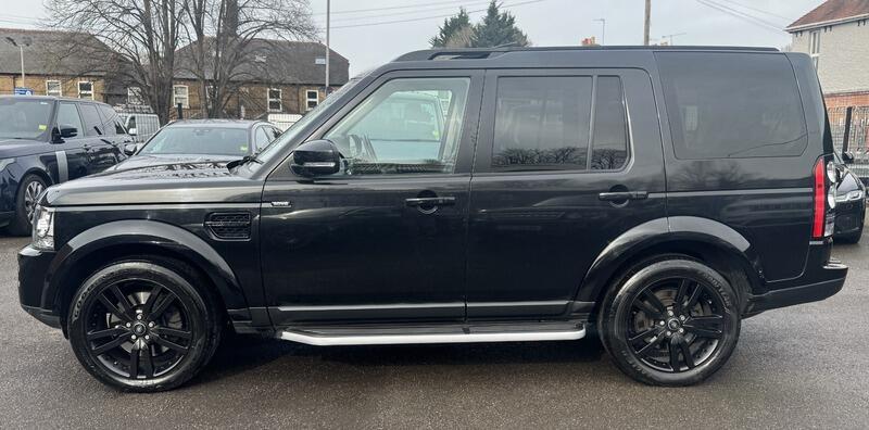 Land Rover Discovery 4 view 2