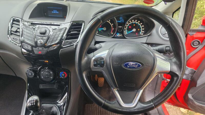 2012 Ford Fiesta — photo 25