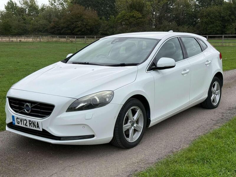 Volvo V40 — photo 1