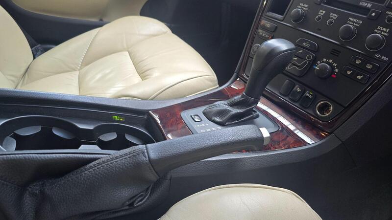 Volvo V70 view 5