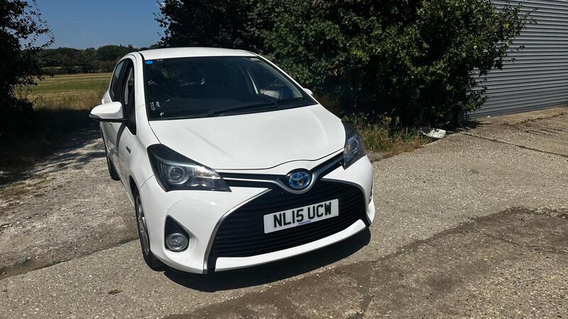 2015 Toyota Yaris — photo 5