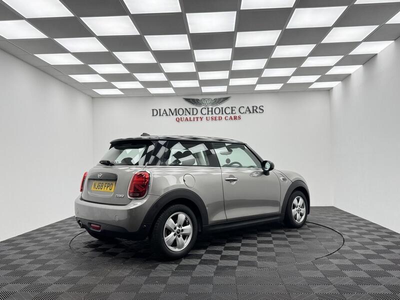 Mini Hatch view 6