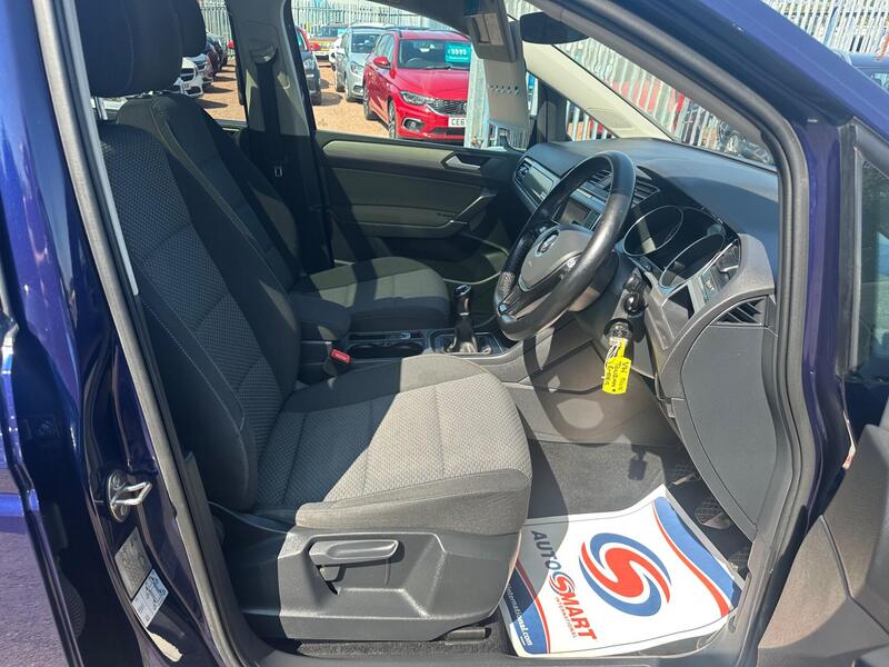 Volkswagen Touran view 6