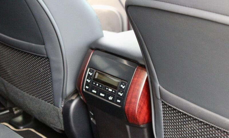 Toyota Land Cruiser view 7