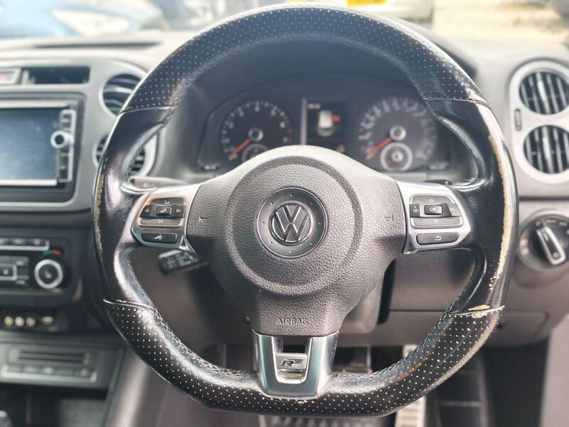 Volkswagen Tiguan view 3