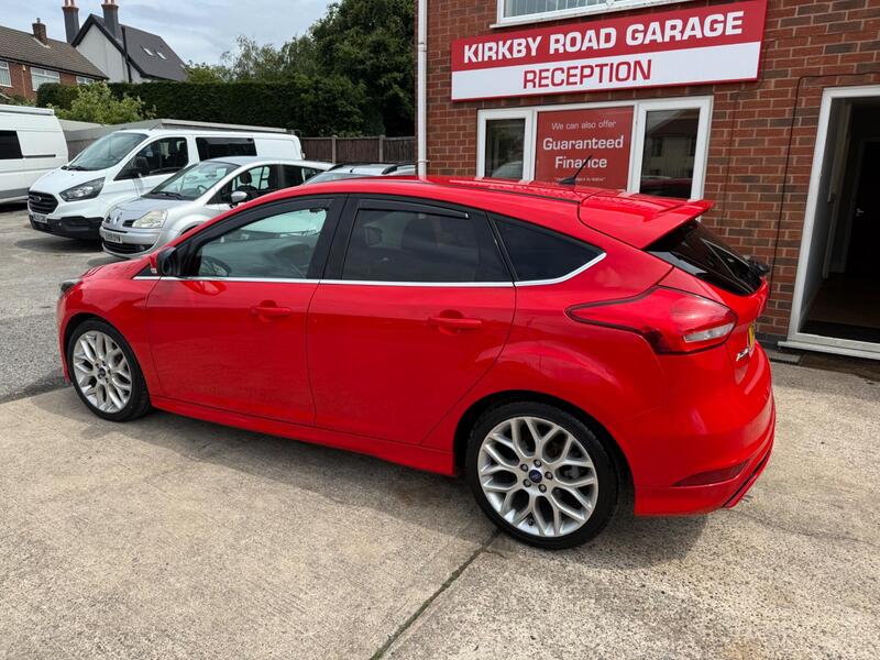 Ford Focus view 3