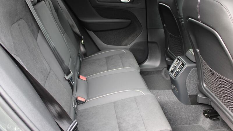 Volvo Ex40 view 6