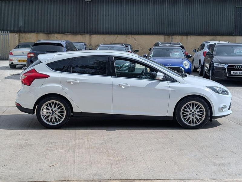 Ford Focus view 6
