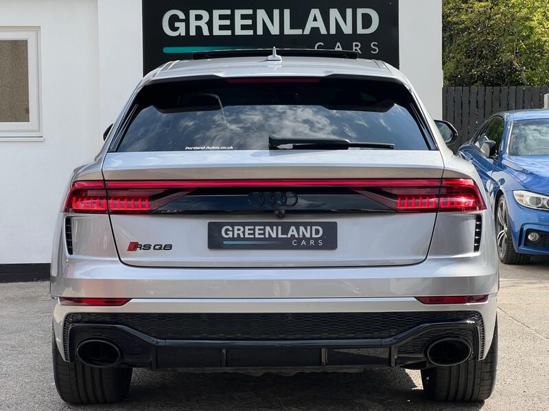 Audi RS Q8 view 5