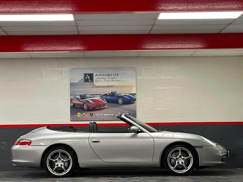 Porsche 911 view 5