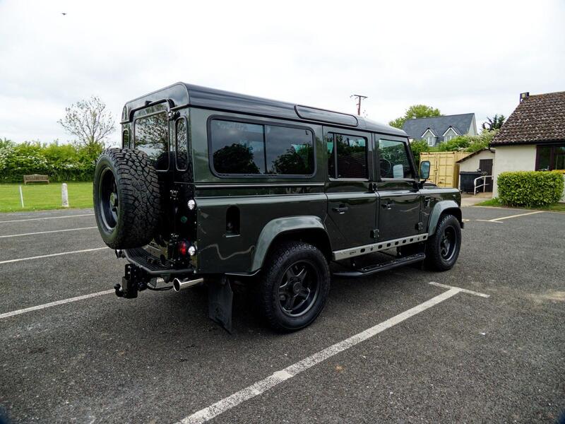 Land Rover Defender view 25