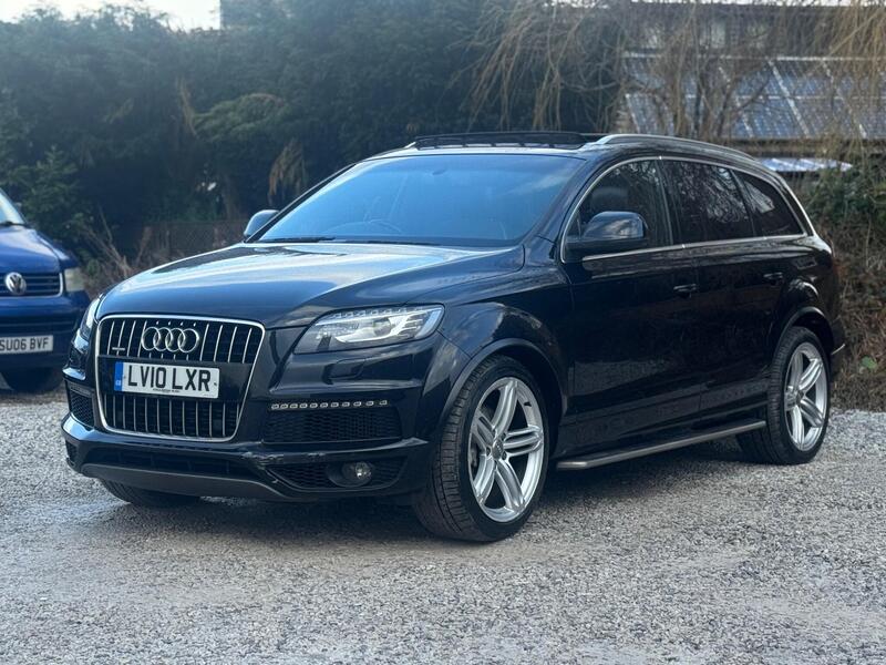 Audi Q7 view 5