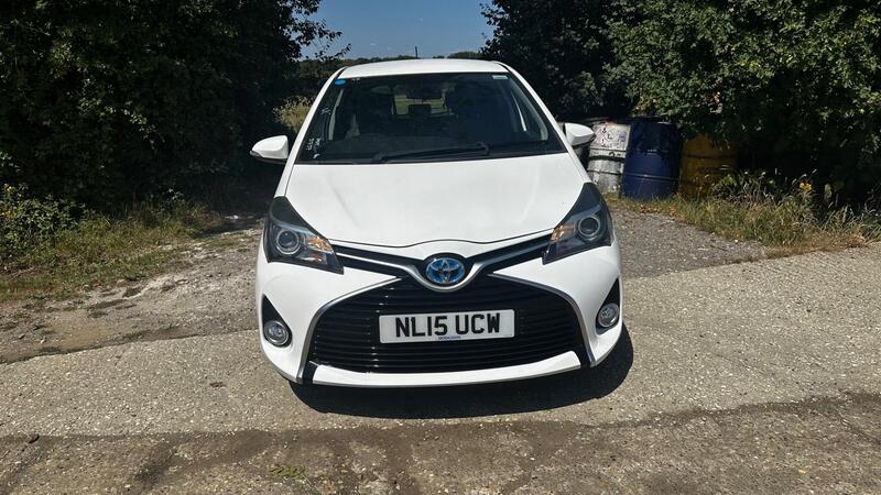 2015 Toyota Yaris — photo 2