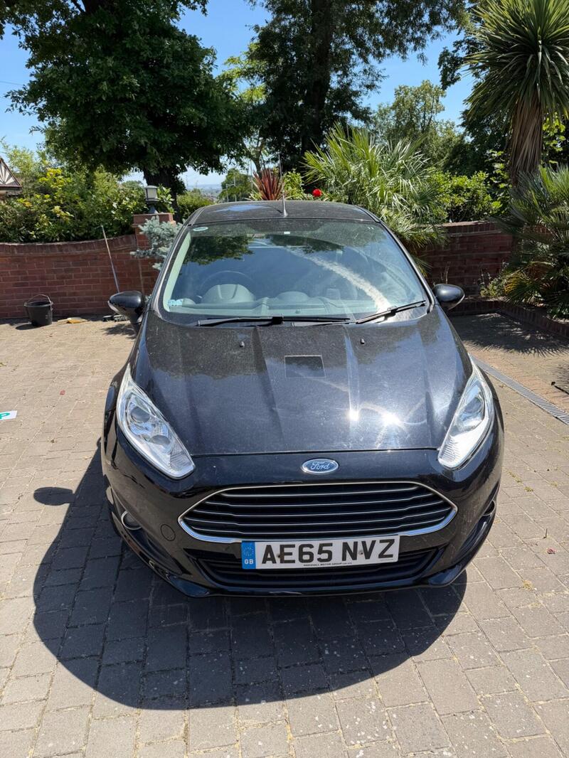 Ford Fiesta — photo 1