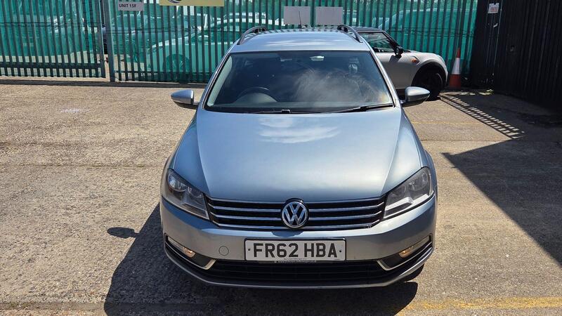 Volkswagen Passat view 3