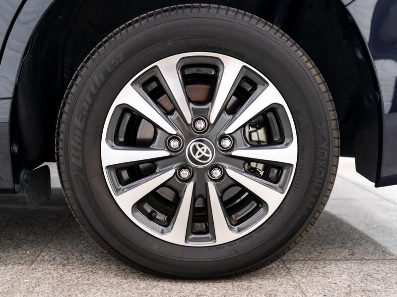 Toyota Toyota Esquire view 3