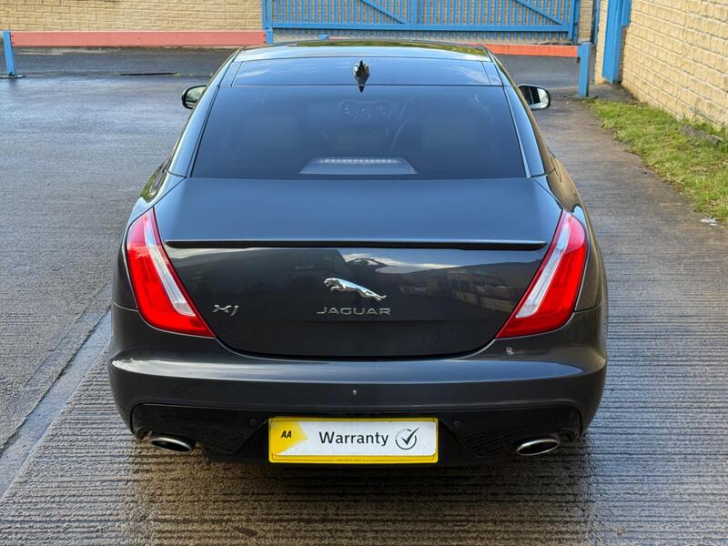 Jaguar XJ view 4