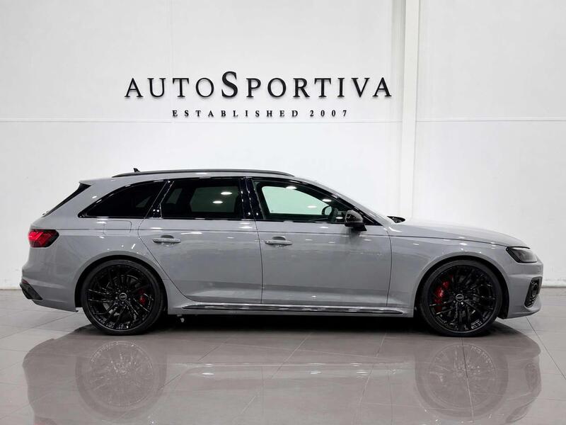 Audi RS4 Avant view 3