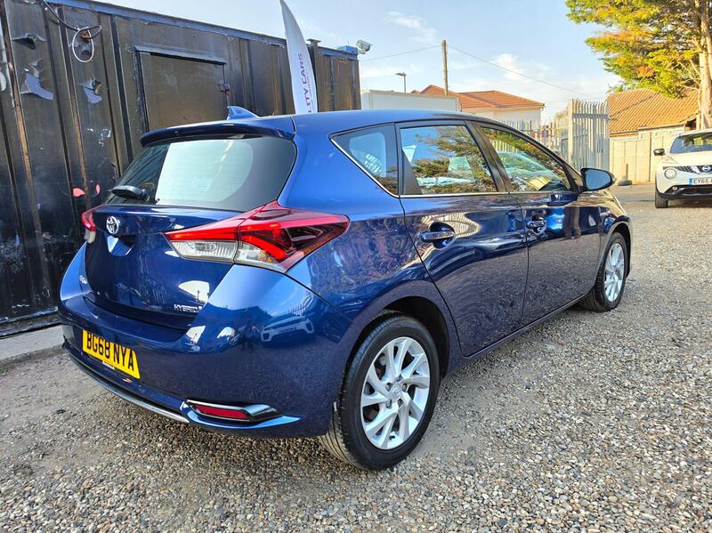 Toyota Auris 1.8 VVT-h Icon Tech CVT Euro 6 (s/s) 5dr thumbnail 6