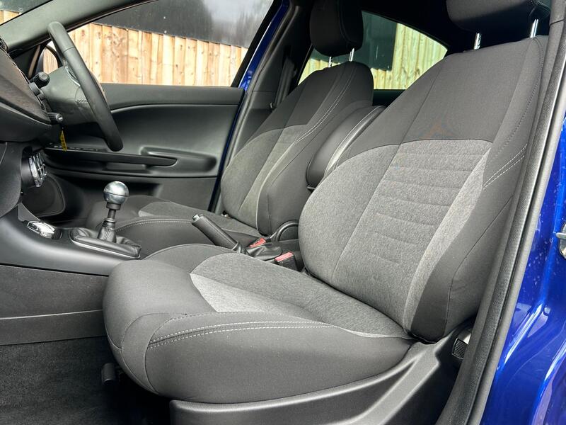 Alfa Romeo Giulietta view 4