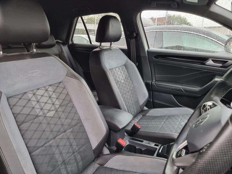 Volkswagen T-Roc view 5