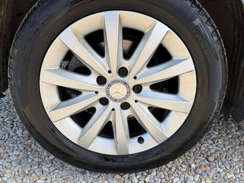 Mercedes-Benz B Class view 3