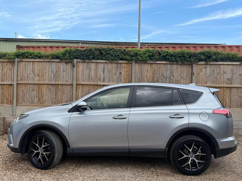 Toyota Rav4 view 6