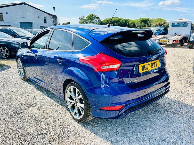 Ford Focus view 7