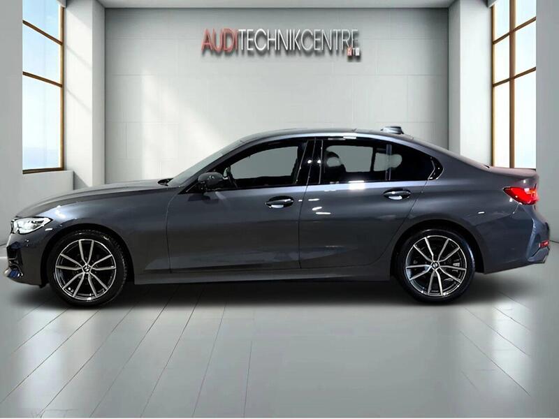 BMW 3 Series view 5