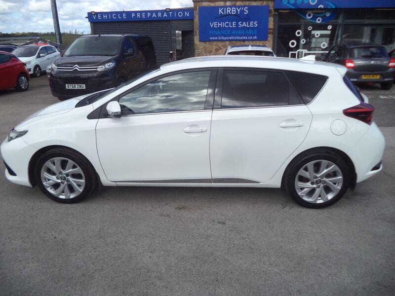 Toyota Auris view 4