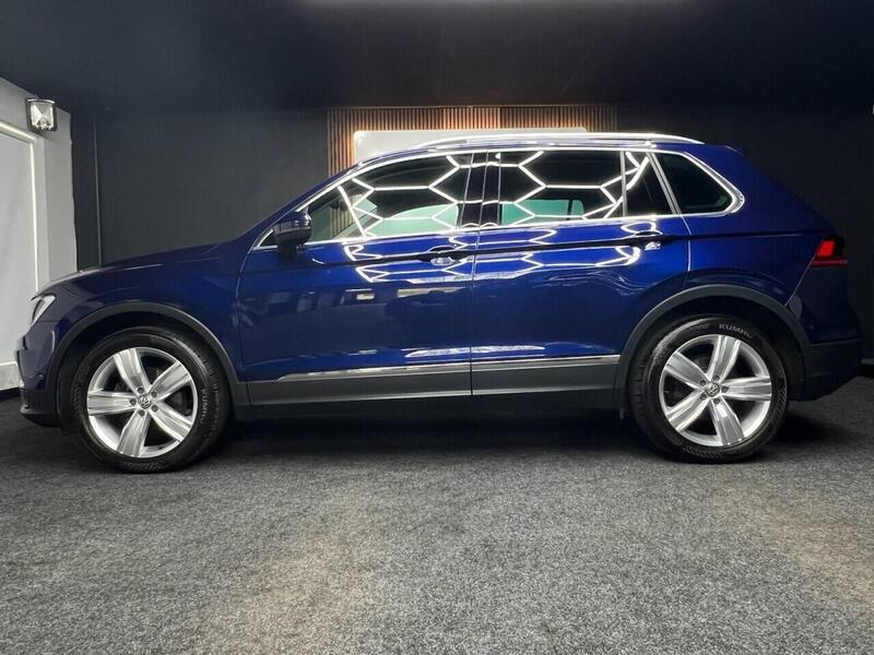 Volkswagen Tiguan view 4