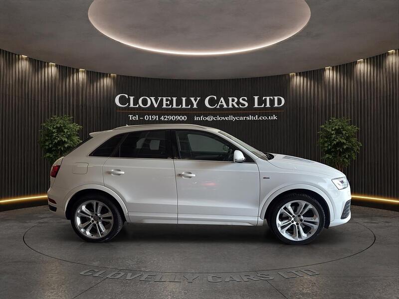 Audi Audi Q3 view 3