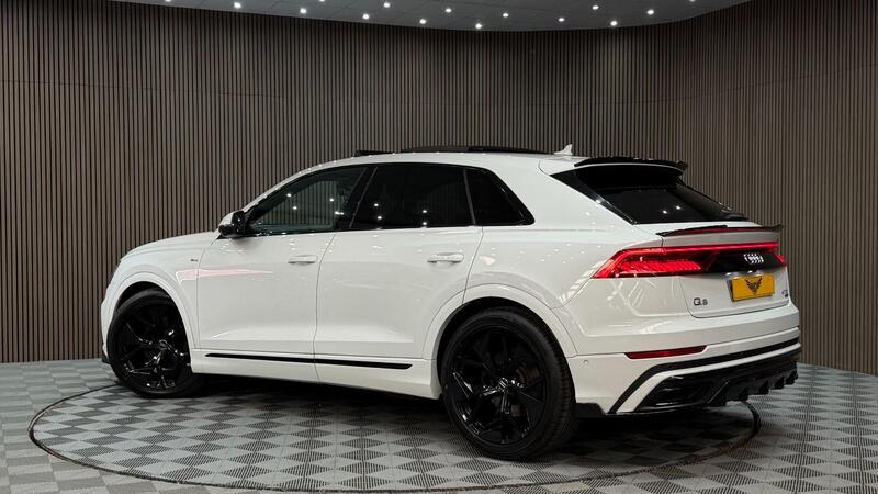 Audi Audi Q8 view 2