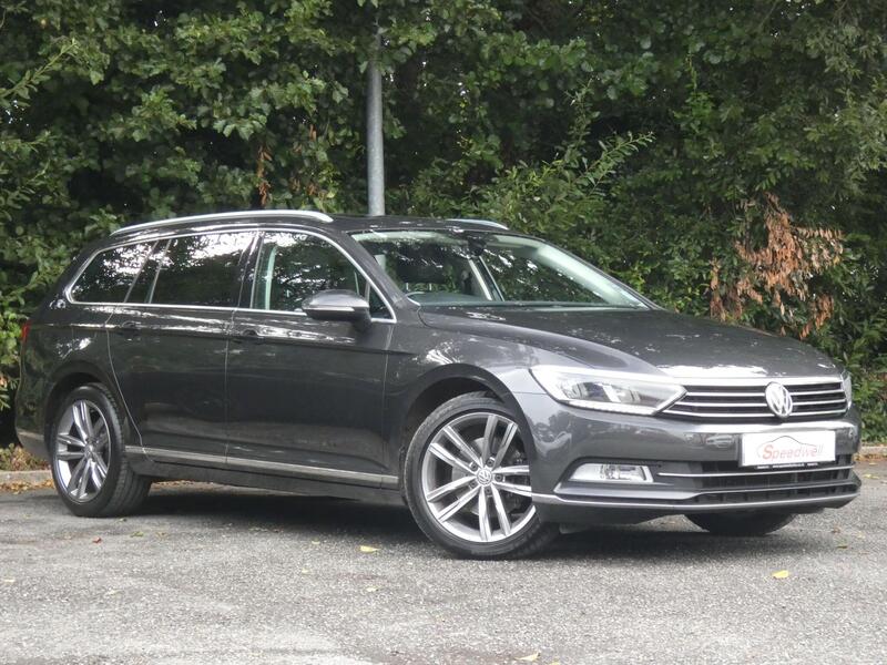 Volkswagen Passat view 4