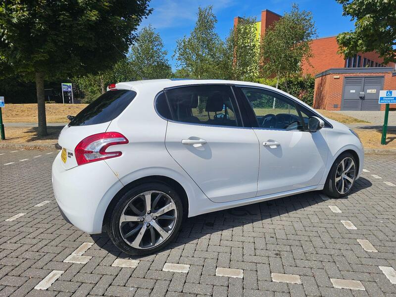 Peugeot 208 view 7