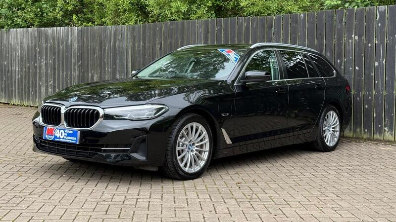 BMW 5 Series view 4