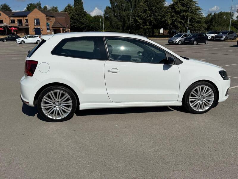 Volkswagen Polo view 4