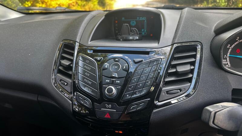 2015 Ford Fiesta — photo 18
