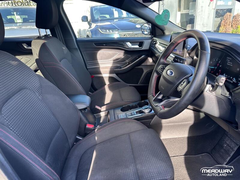 Ford Focus view 6