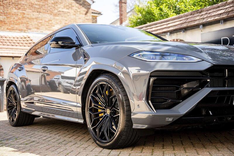 Lamborghini Urus view 6