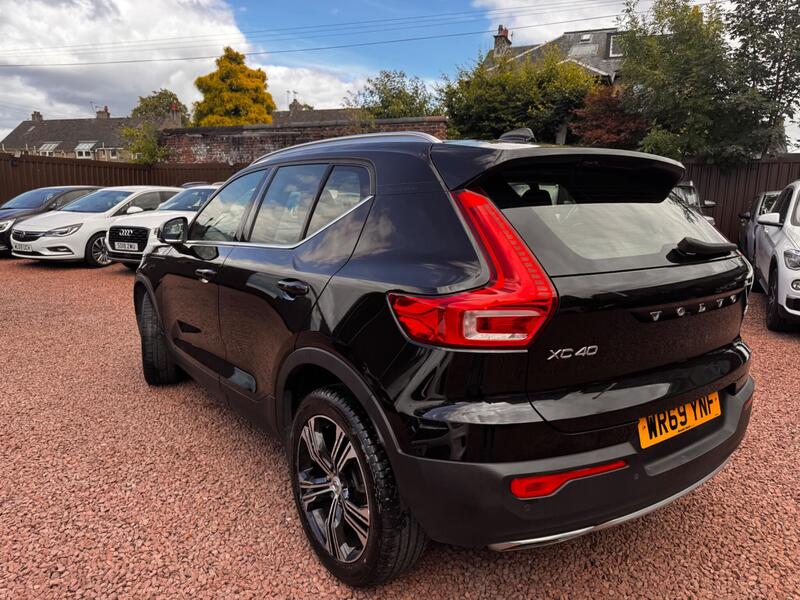 Volvo XC40 view 4