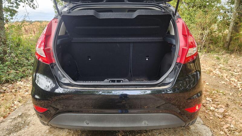2012 Ford Fiesta — photo 10