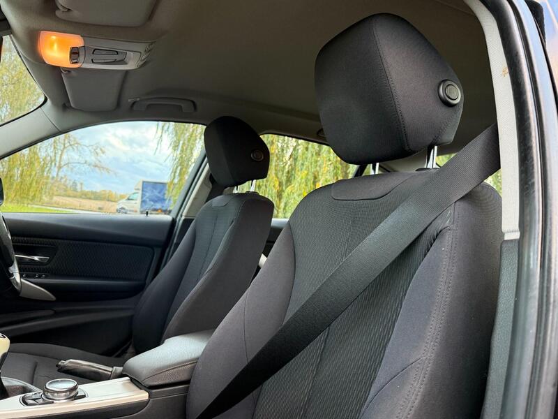 BMW 3 Series view 44