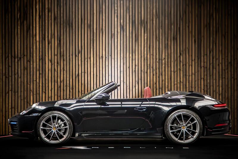 Porsche 911 view 7