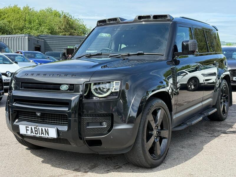 Land Rover Defender 110 view 4